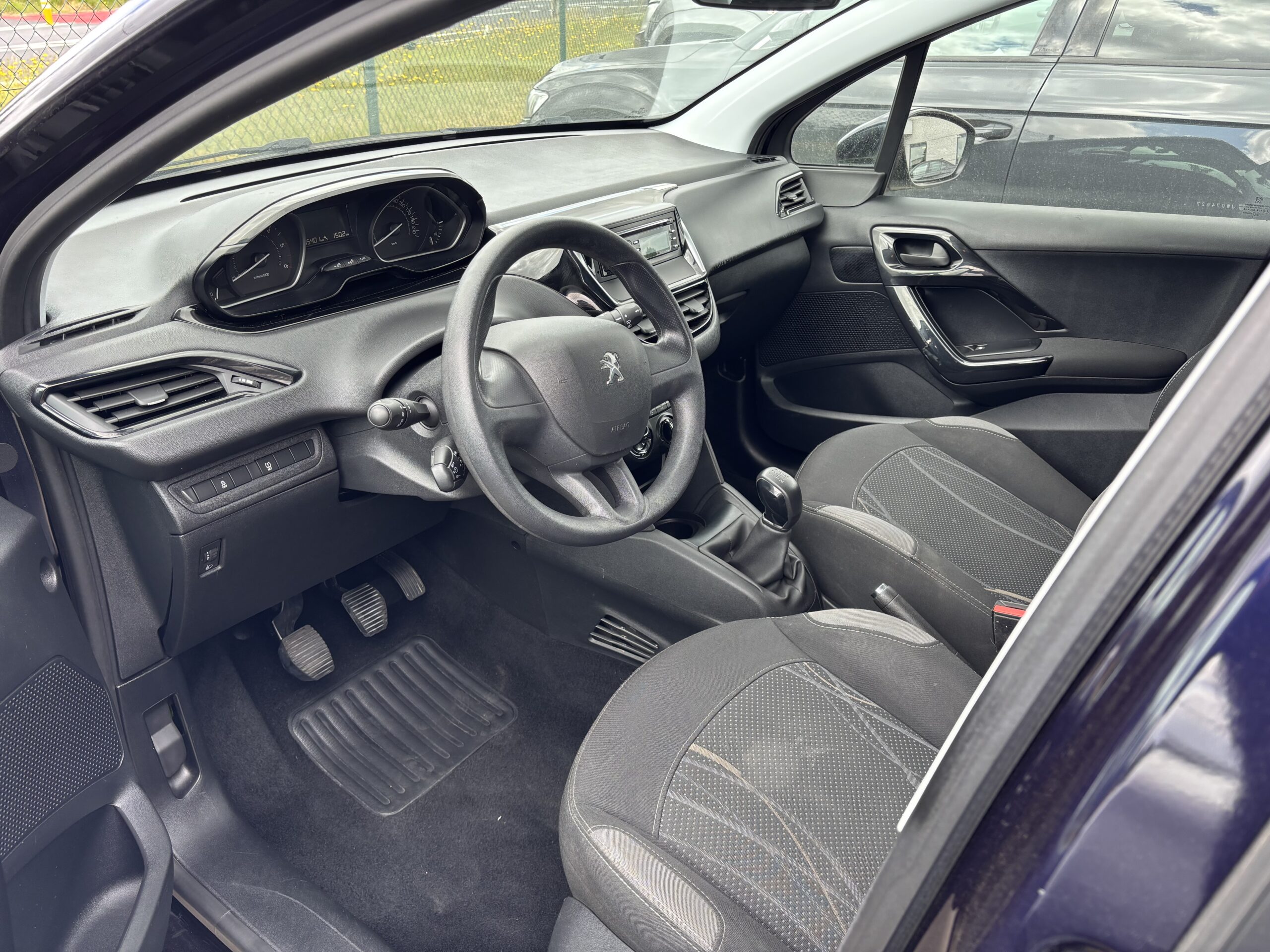 
								Peugeot 208 1L6 BlueHDI 75cv full									