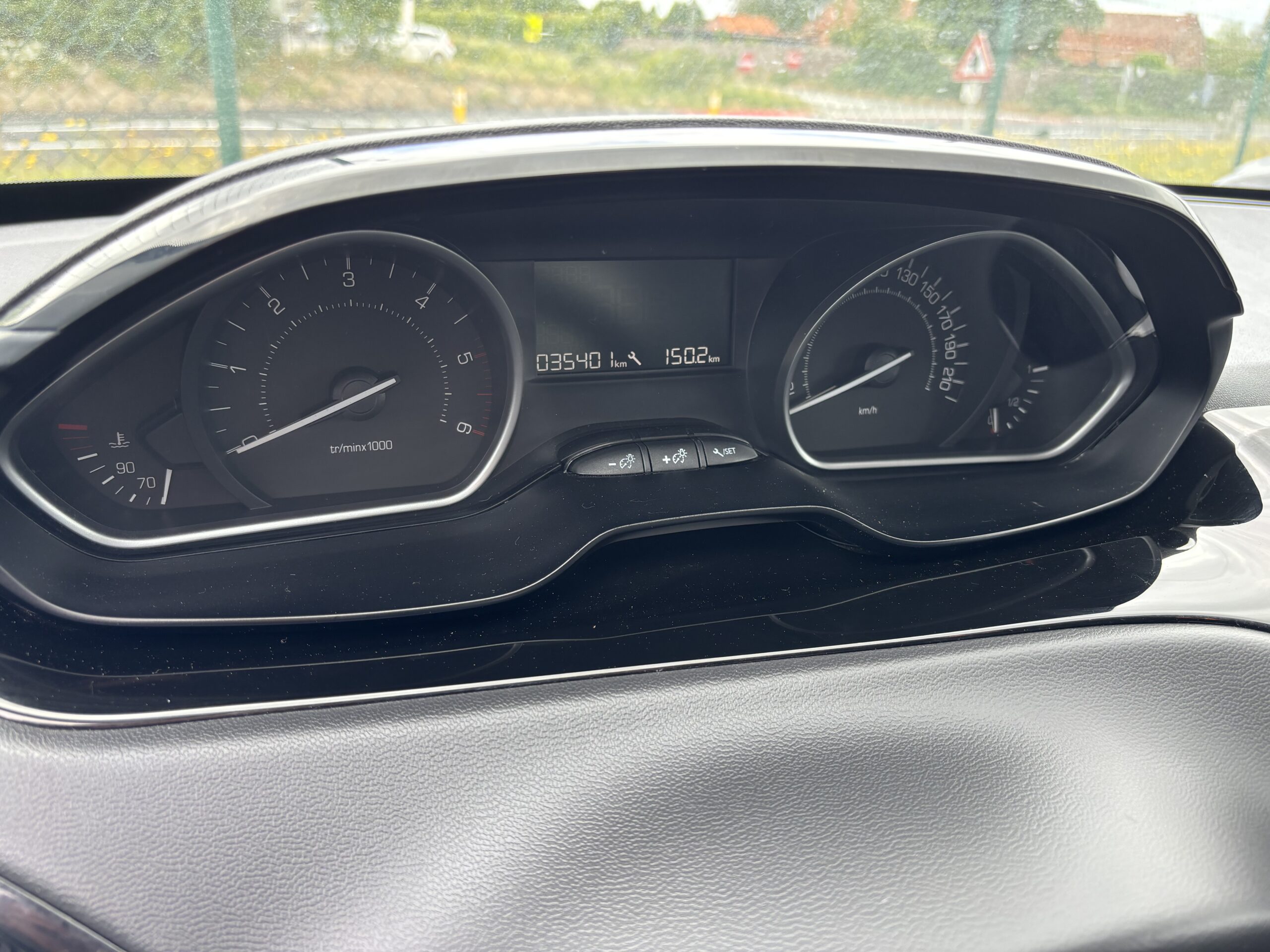 
								Peugeot 208 1L6 BlueHDI 75cv full									