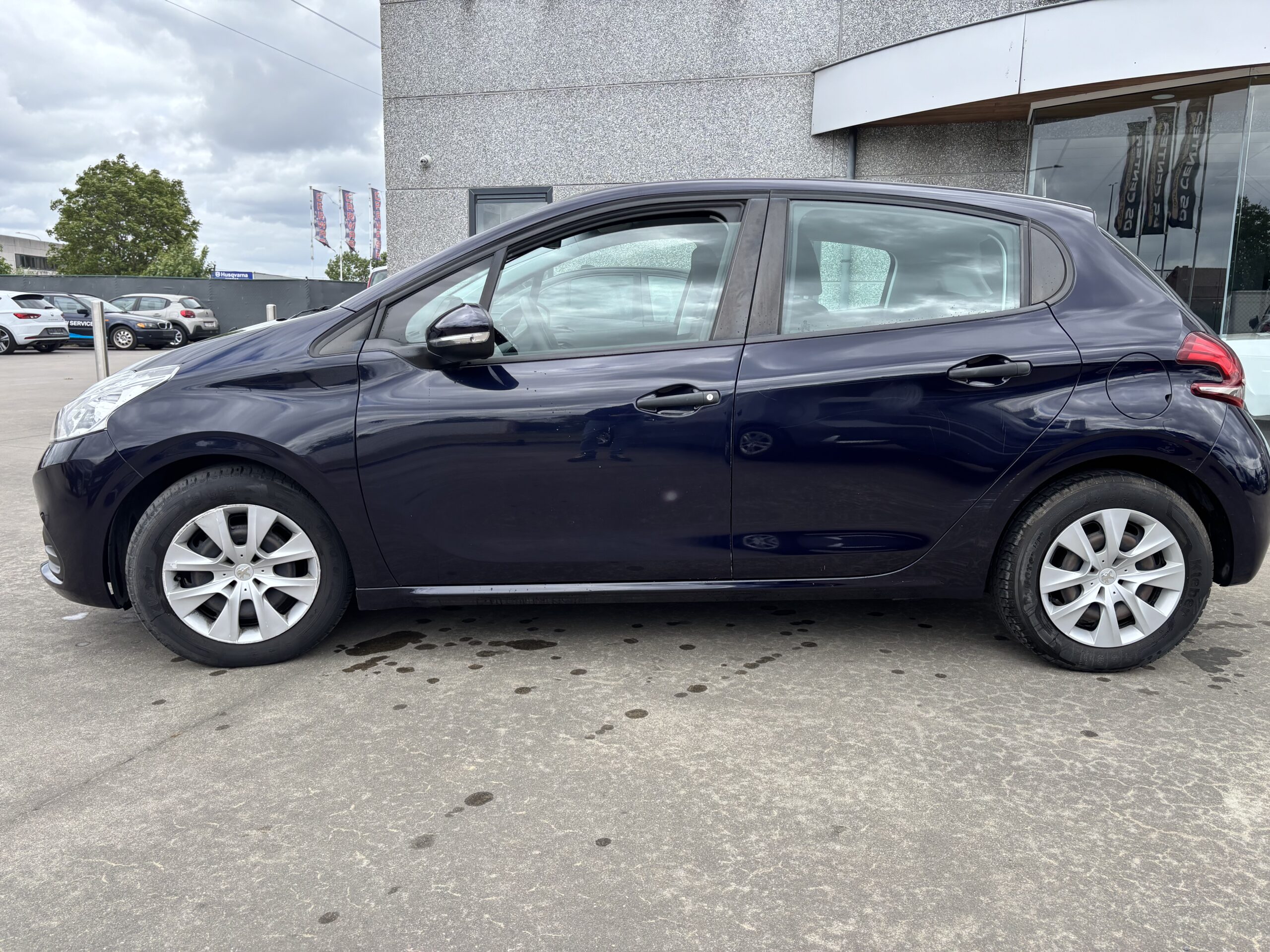 
								Peugeot 208 1L6 BlueHDI 75cv full									