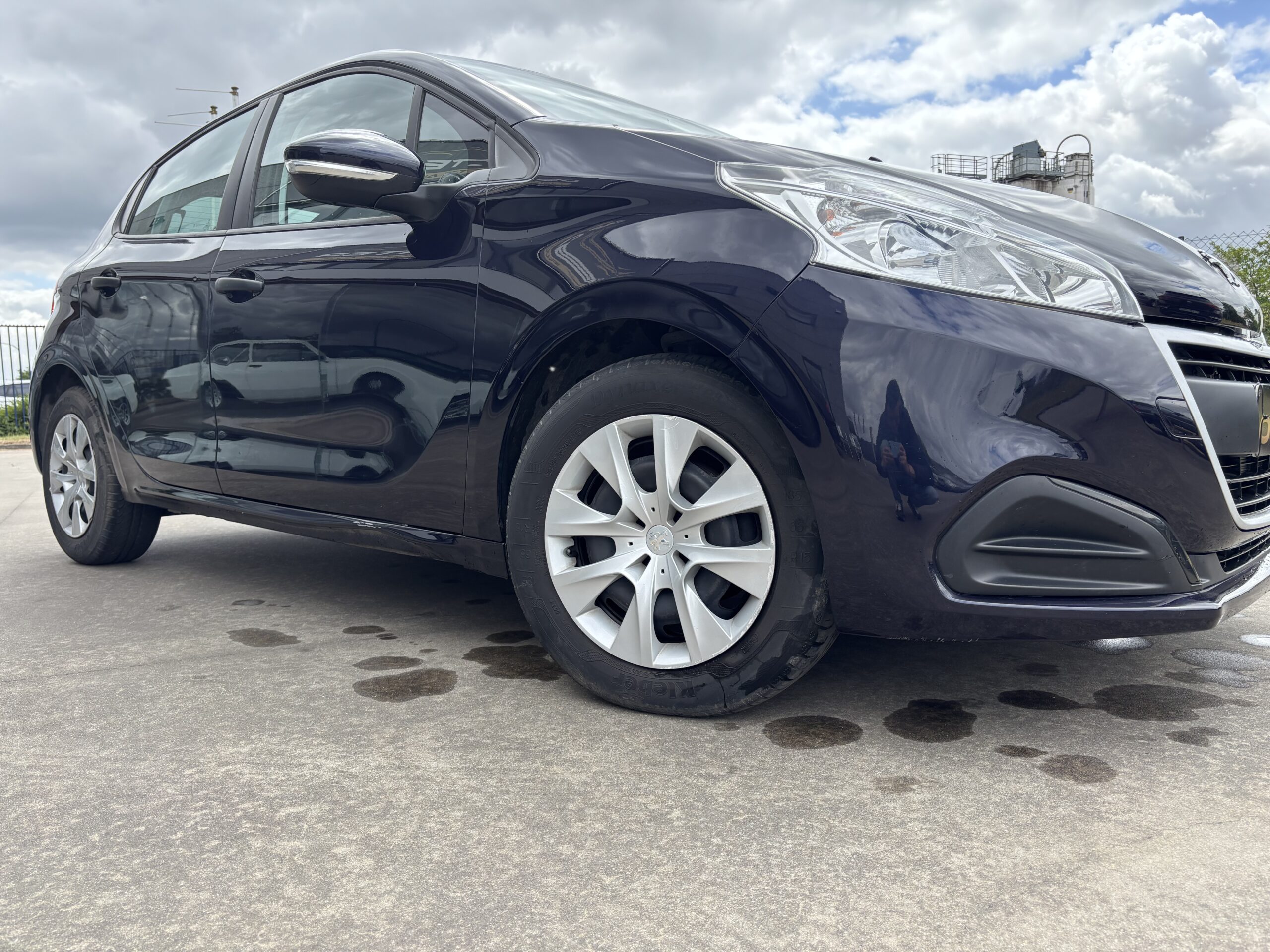 
								Peugeot 208 1L6 BlueHDI 75cv full									