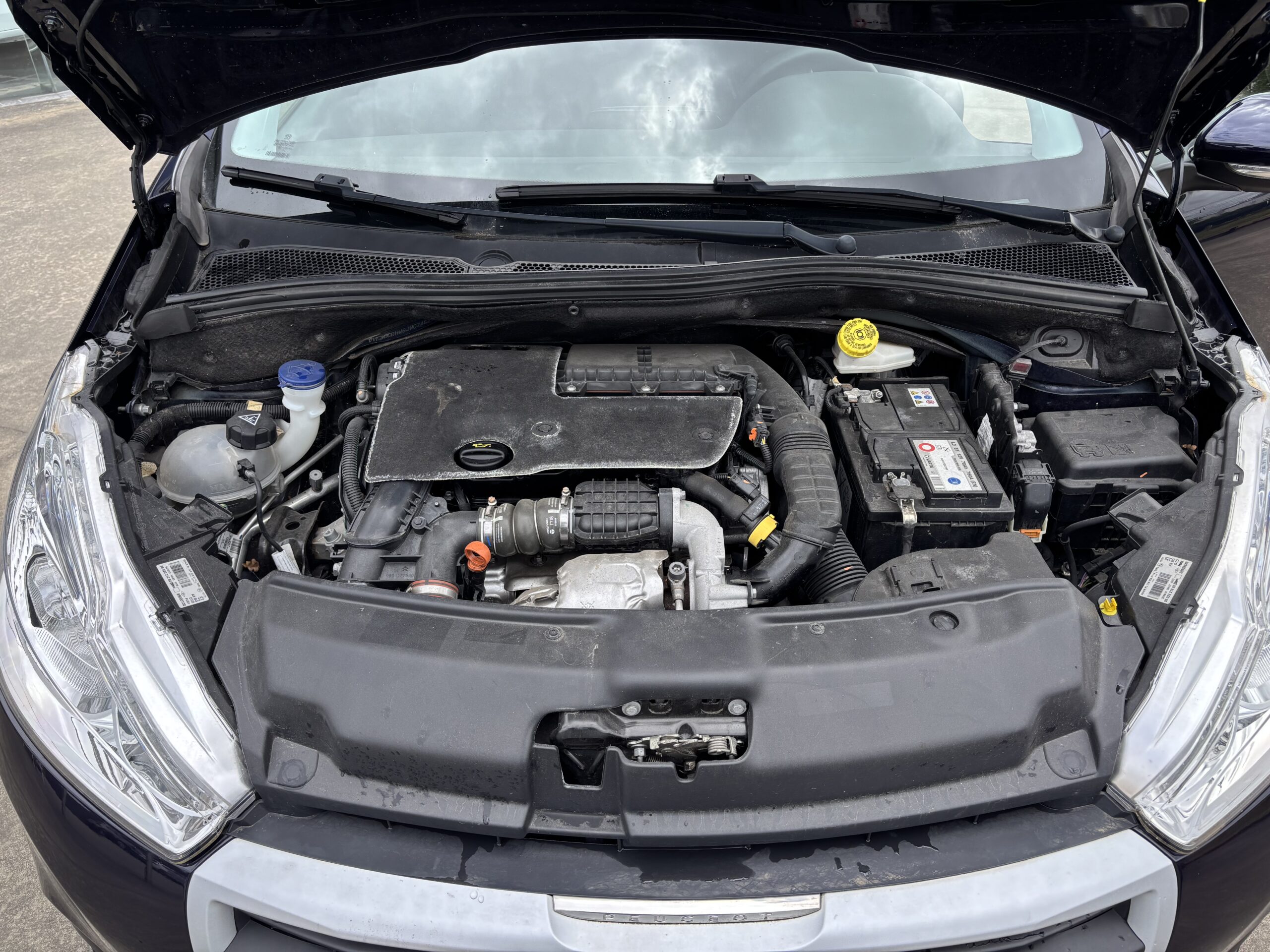 
								Peugeot 208 1L6 BlueHDI 75cv full									