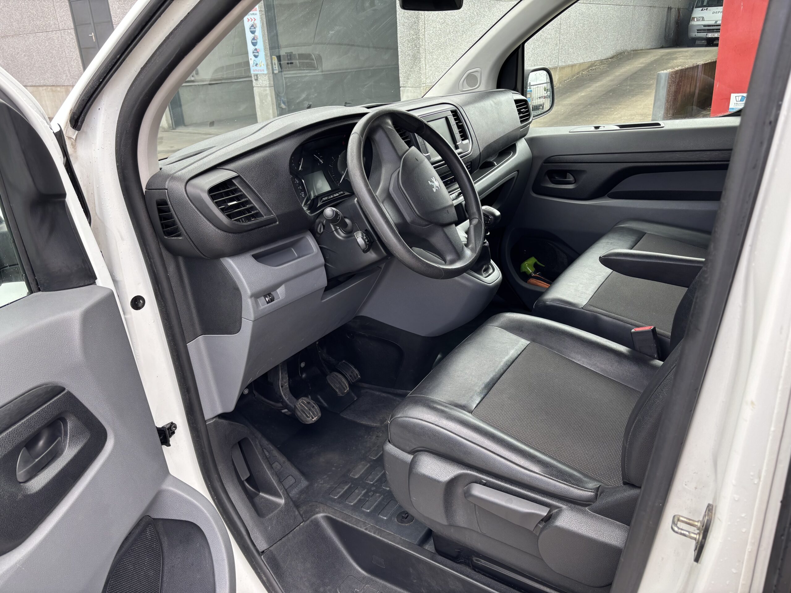 
								Peugeot Expert 2L BlueHDI 120 Asphalt Long full									