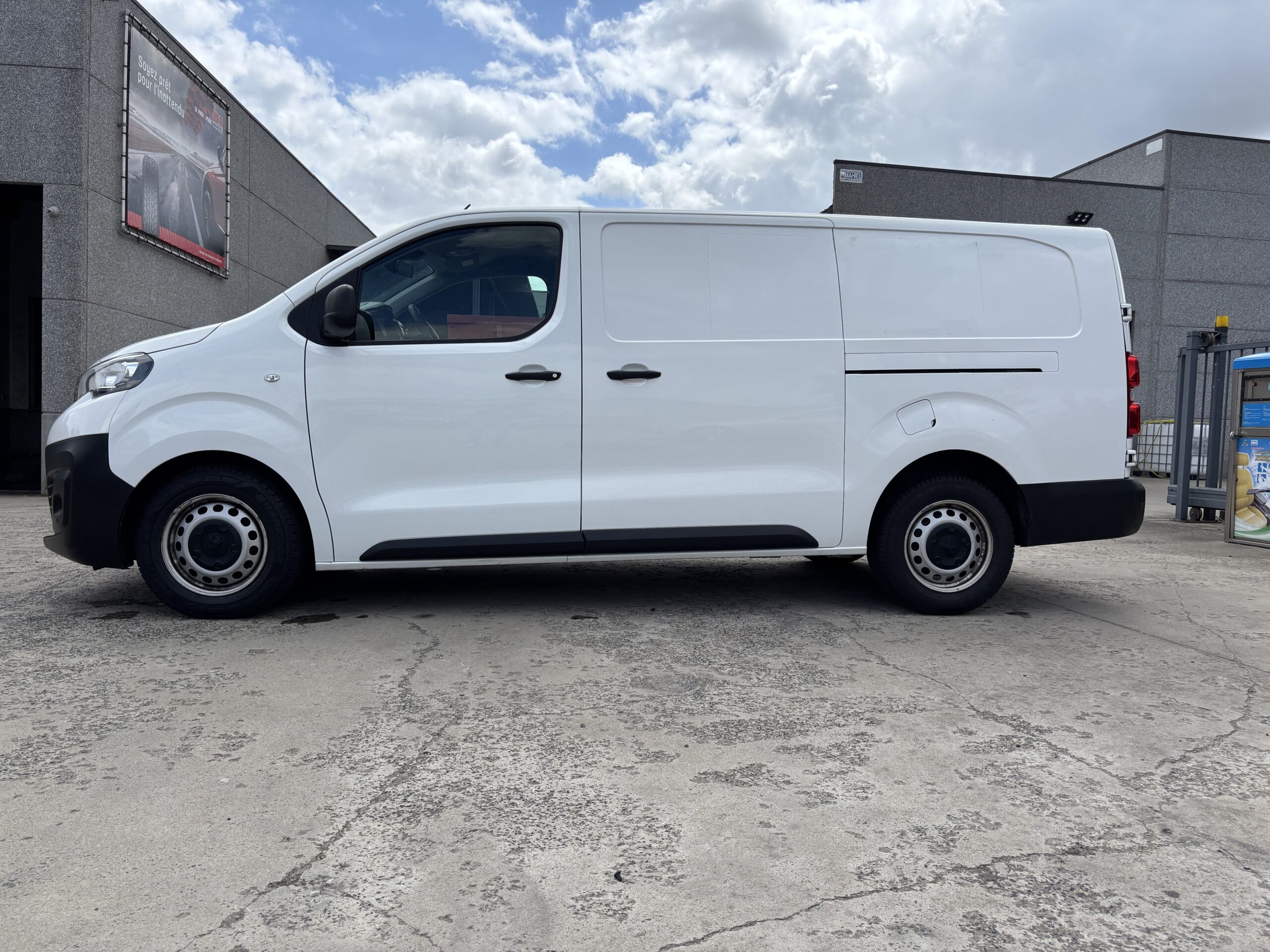 
								Peugeot Expert 2L BlueHDI 120 Asphalt Long full									