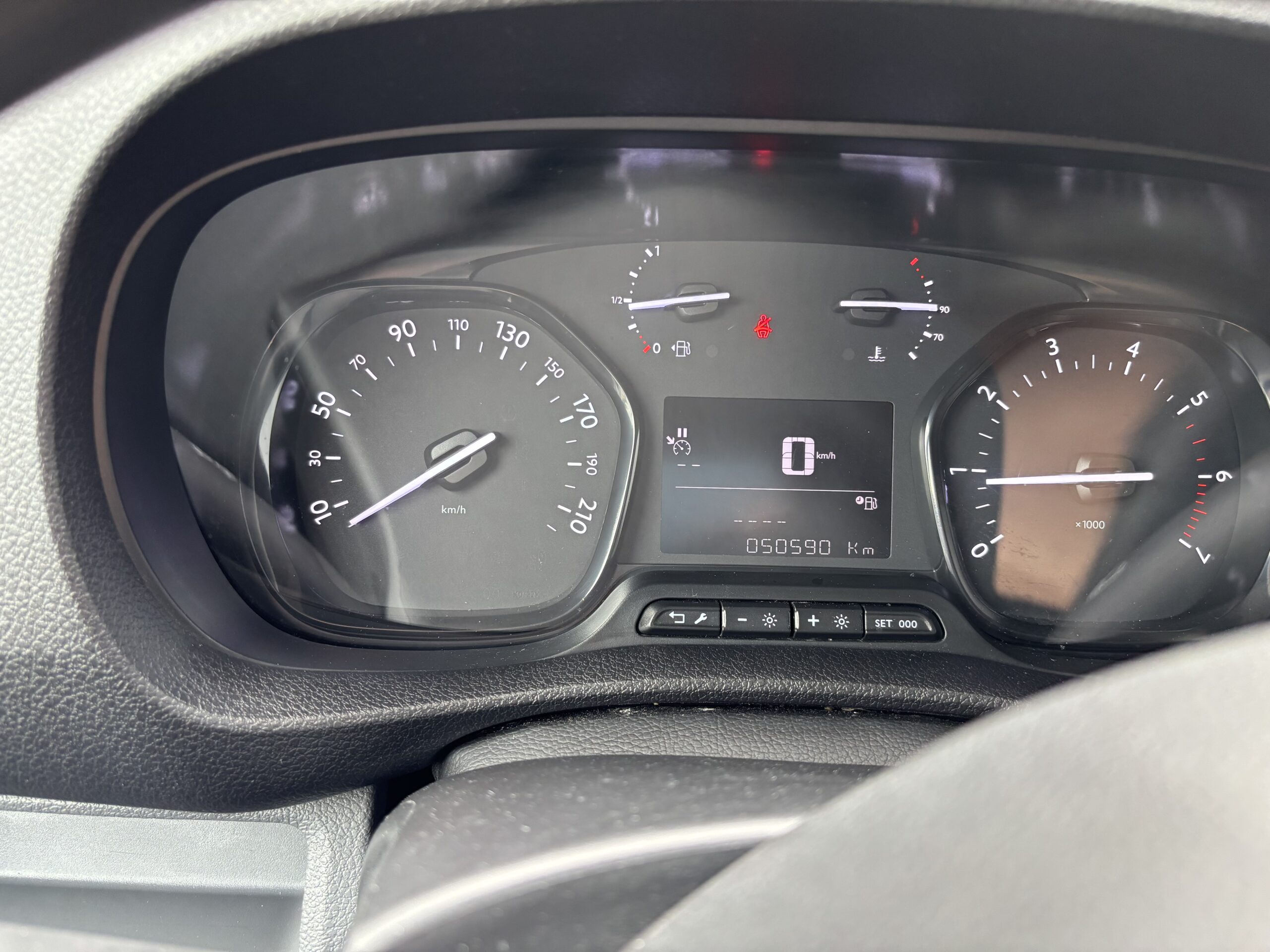 
								Peugeot Expert 2L BlueHDI 120 Asphalt Long full									