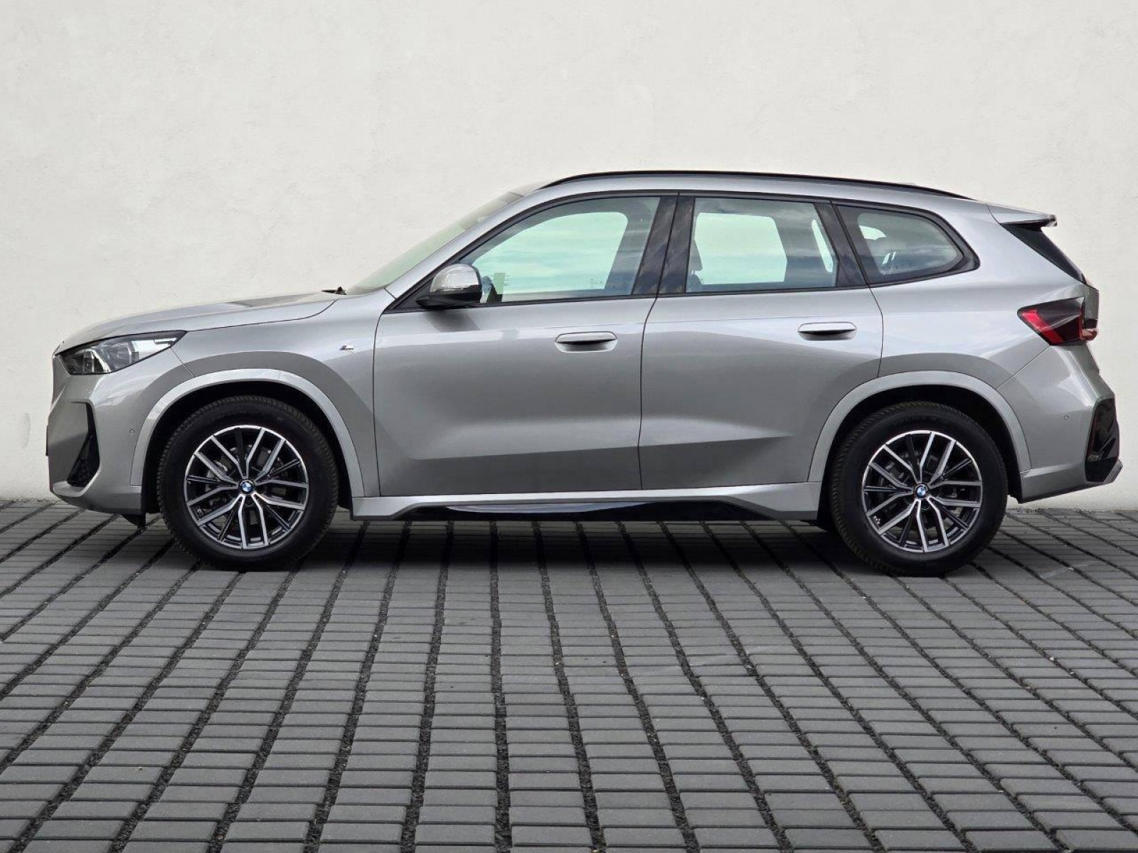 
								BMW X1 SDRIVE 18I 136CH DKG7 M SPORT full									