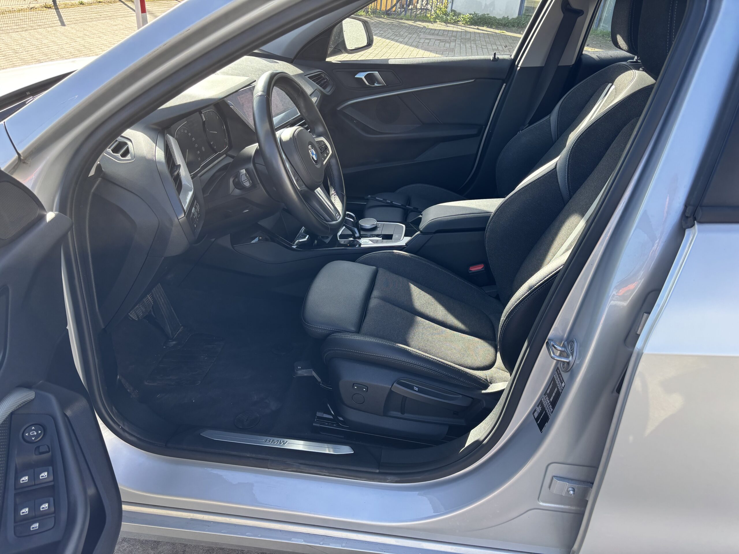 
								BMW Série 1 F40 116d Business design DKG7 – Garantie 12 mois – 3000€ d’options full									