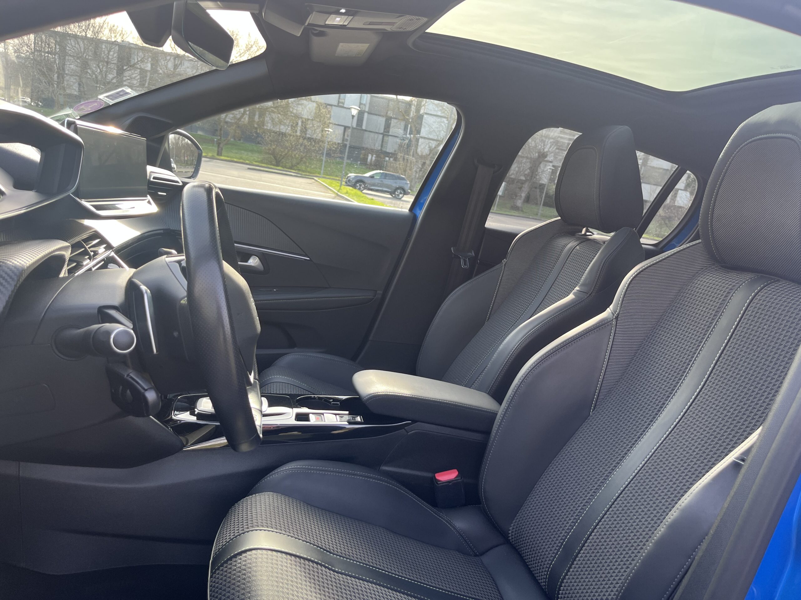 
								PEUGEOT 208 1.2 PURETECH 100 – GT EAT8 full									