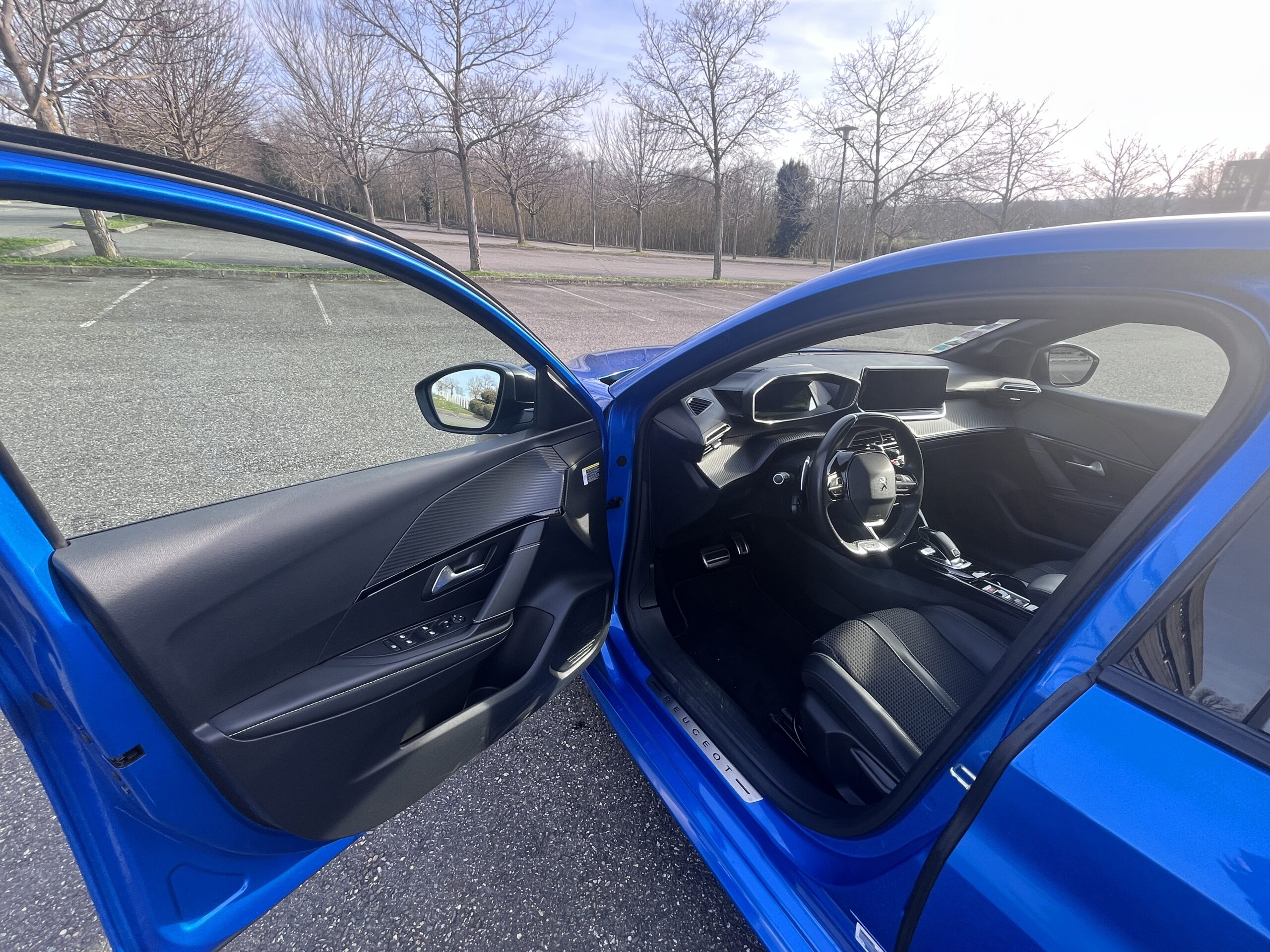 
								PEUGEOT 208 1.2 PURETECH 100 – GT EAT8 full									