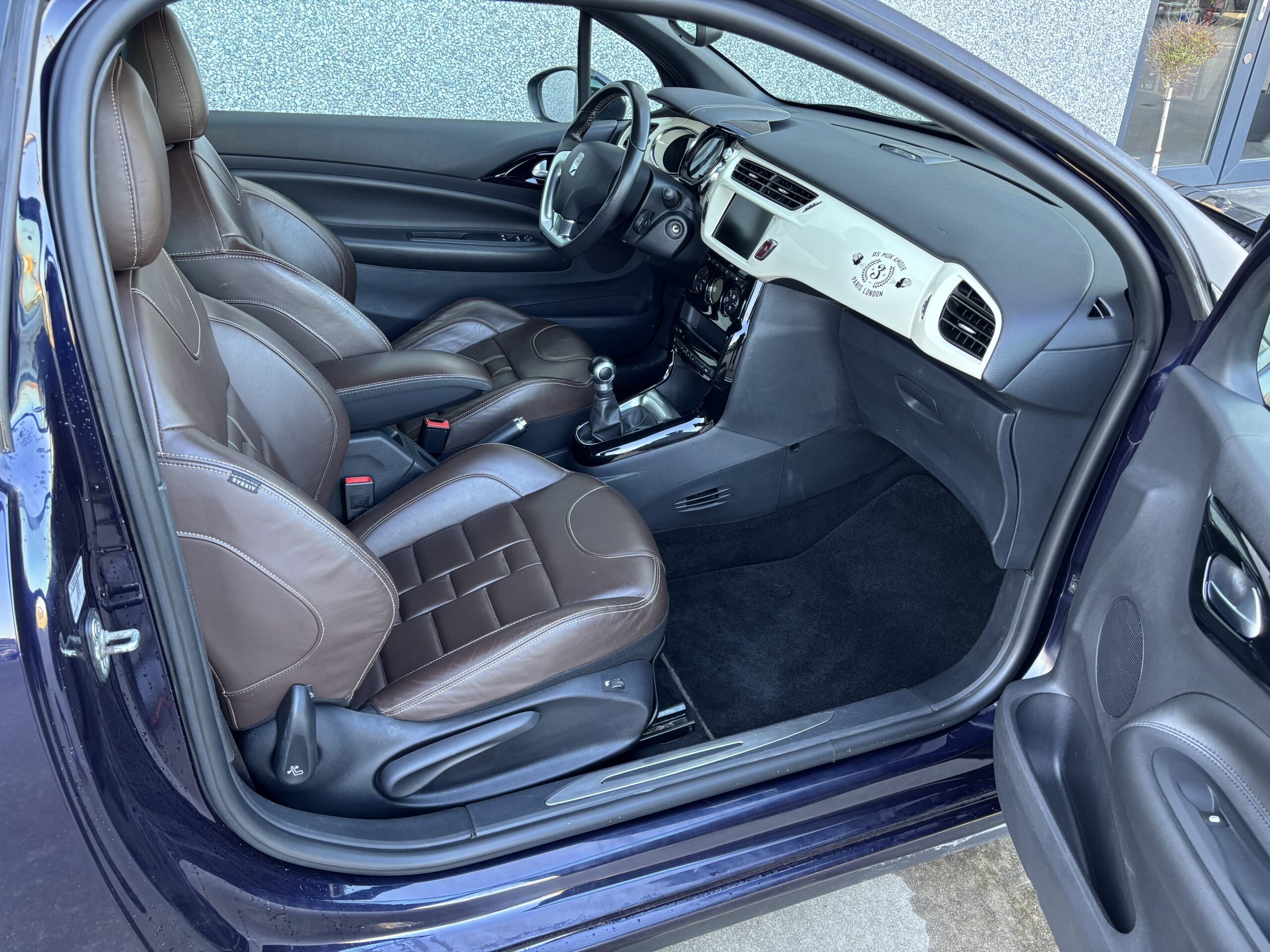 
								DS DS3 1.6 BlueHDI 100 – Série spéciale Café racer full									