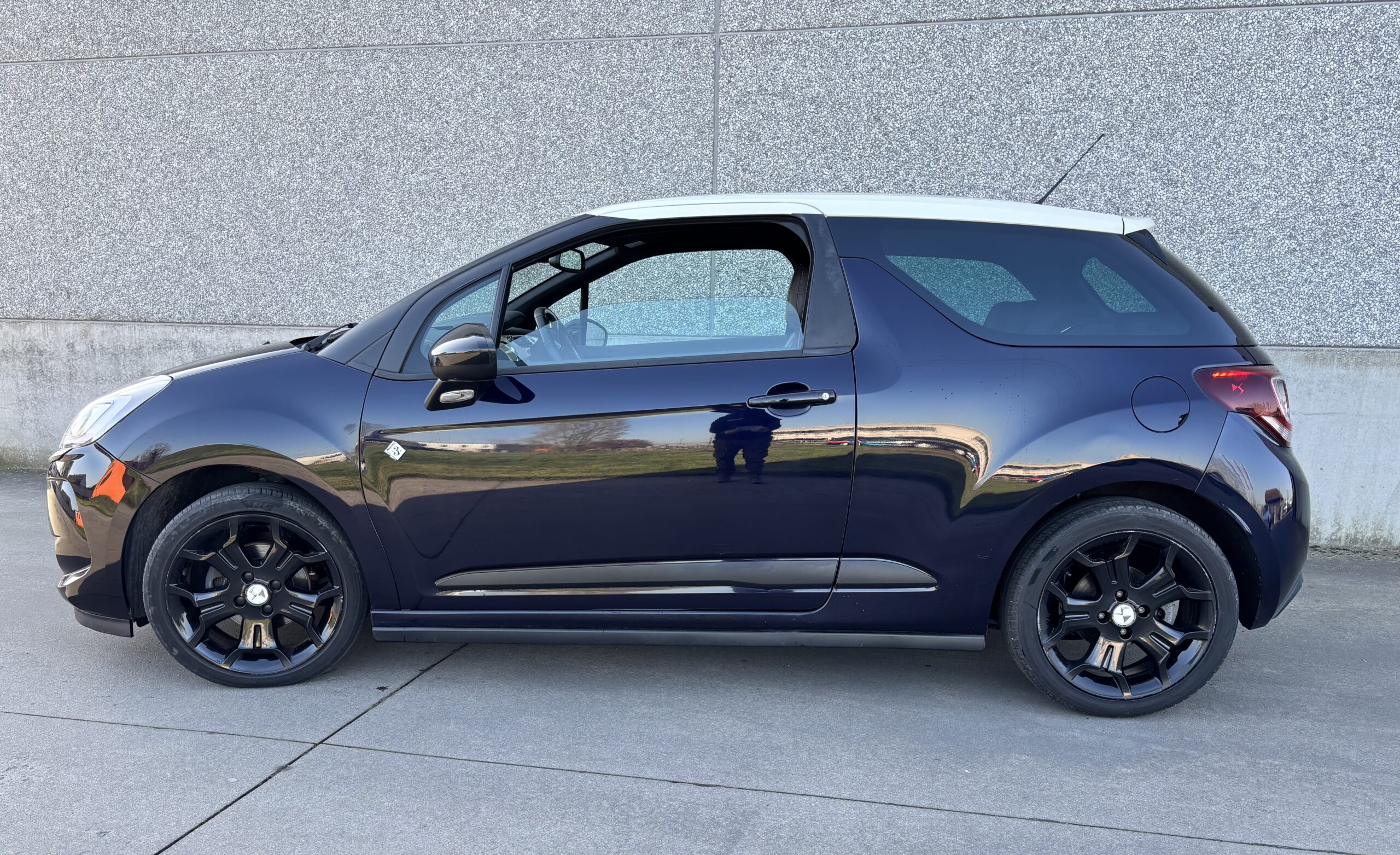 
								DS DS3 1.6 BlueHDI 100 – Série spéciale Café racer full									